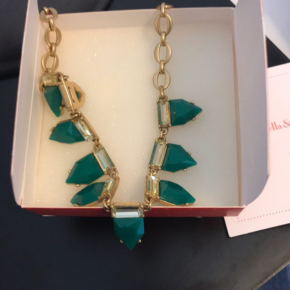 Stella & Dot green necklace